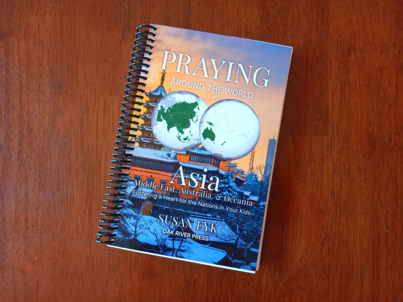 Praying Through the World: Asia & Oceania (Cover)